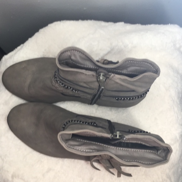 Wonder Nation grey suade mid anckle boots size 5 - Picture 2 of 3